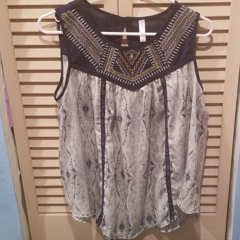 Xhilaration shirt large